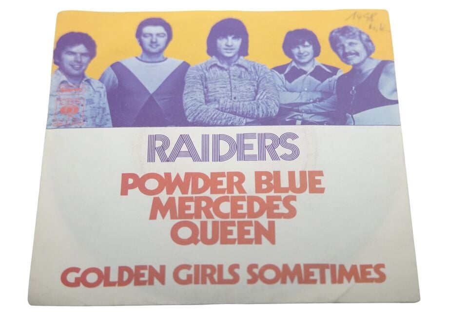 Raiders Powder Blue Mercedes Queen - Plak