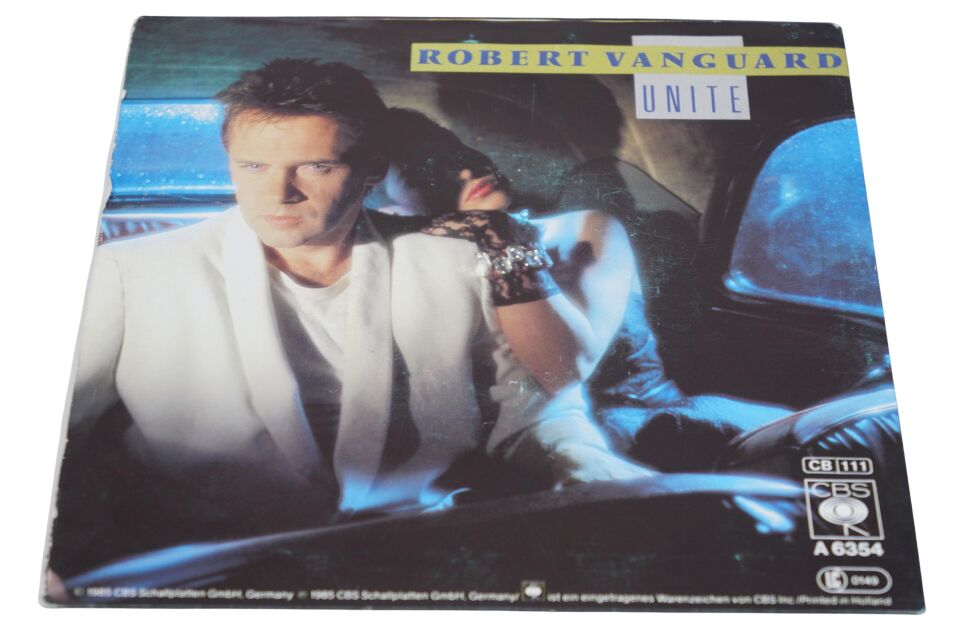 Robert Vanguard Unite - Plak